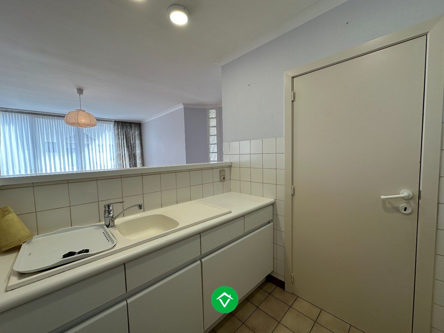 Gezellig 1-slaapkamer appartement met 2 terrassen in hartje Koekelare foto 9