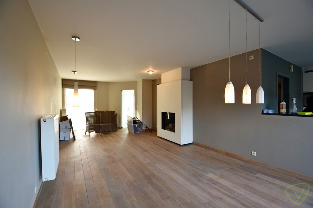 Modern afgewerkte en zeer verzorgde woning met een zonnnige tuin gelegen in een rustige woonwijk! foto 3