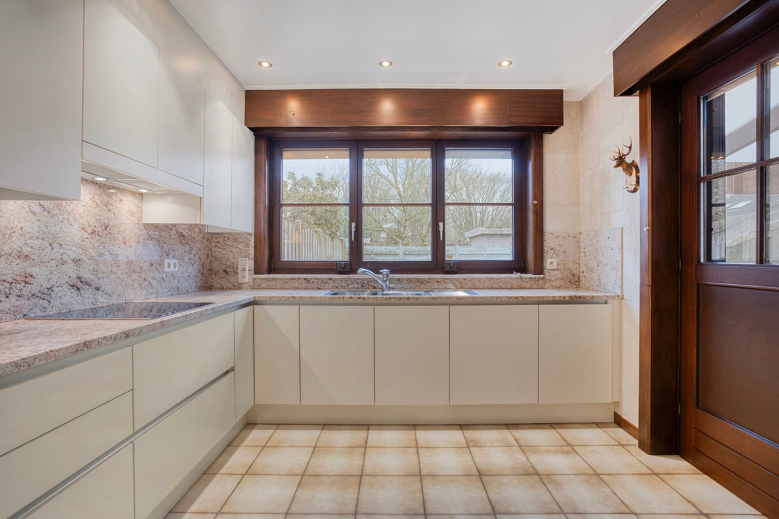 Uitstekend onderhouden driegevelwoning op topligging foto 9