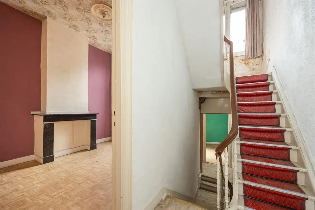 Te renoveren woning met authentieke elementen foto 14