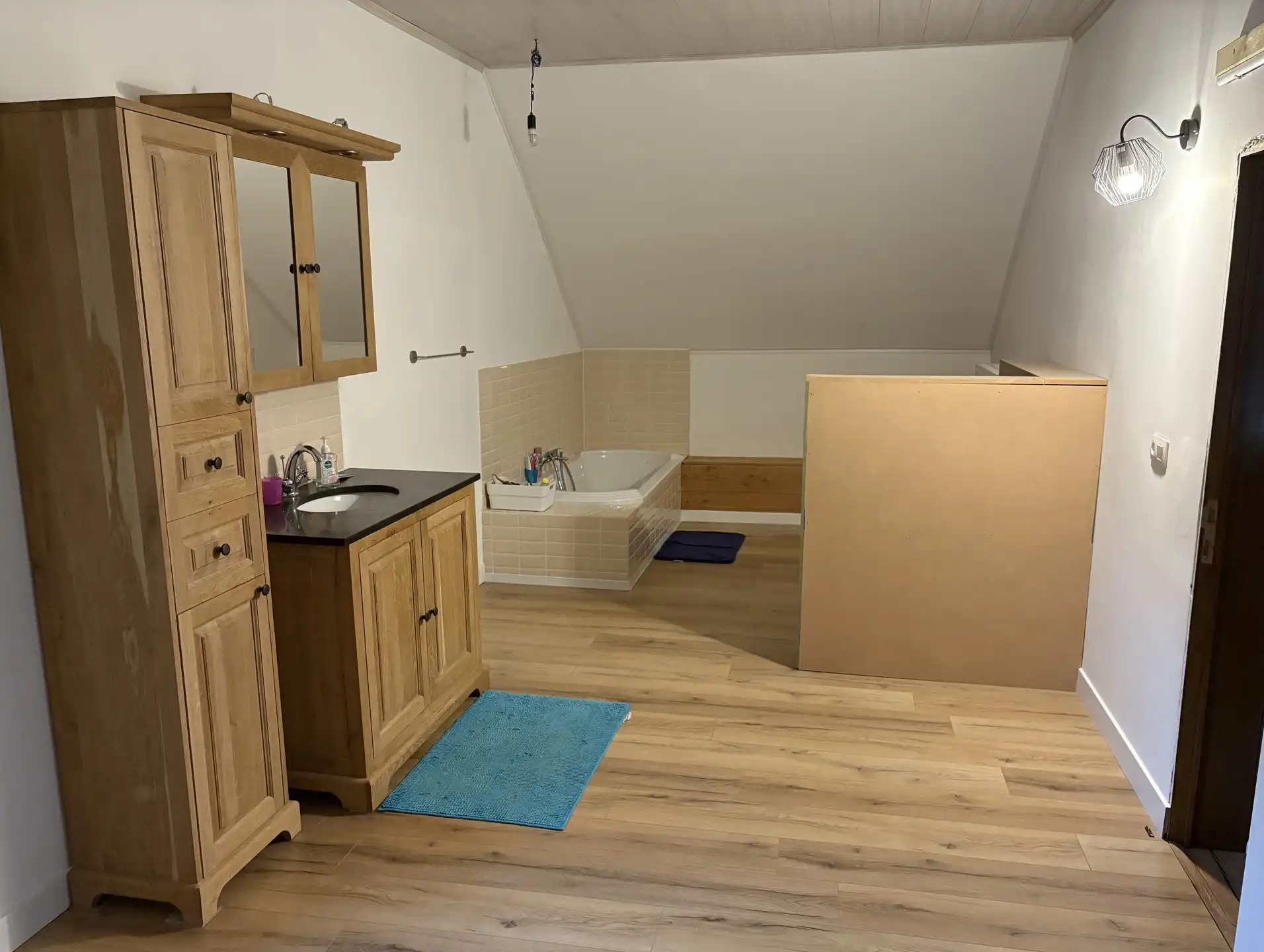 HERNE - Gerenoveerde woning met hangar op +-75a foto 9