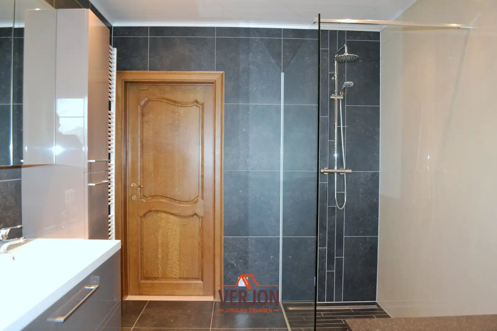 Villa met 4 slaapkamers en dubbele garage in een doodlopende straat te koop in Izegem! foto 14