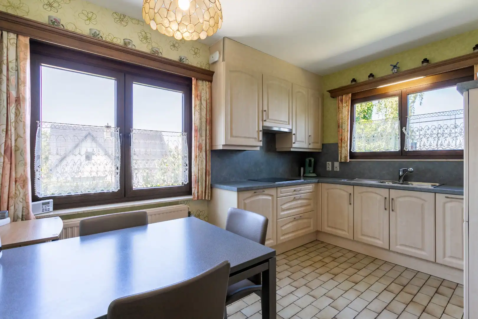 Verzorgde woning met 3 slpk, garage en tuin foto 12