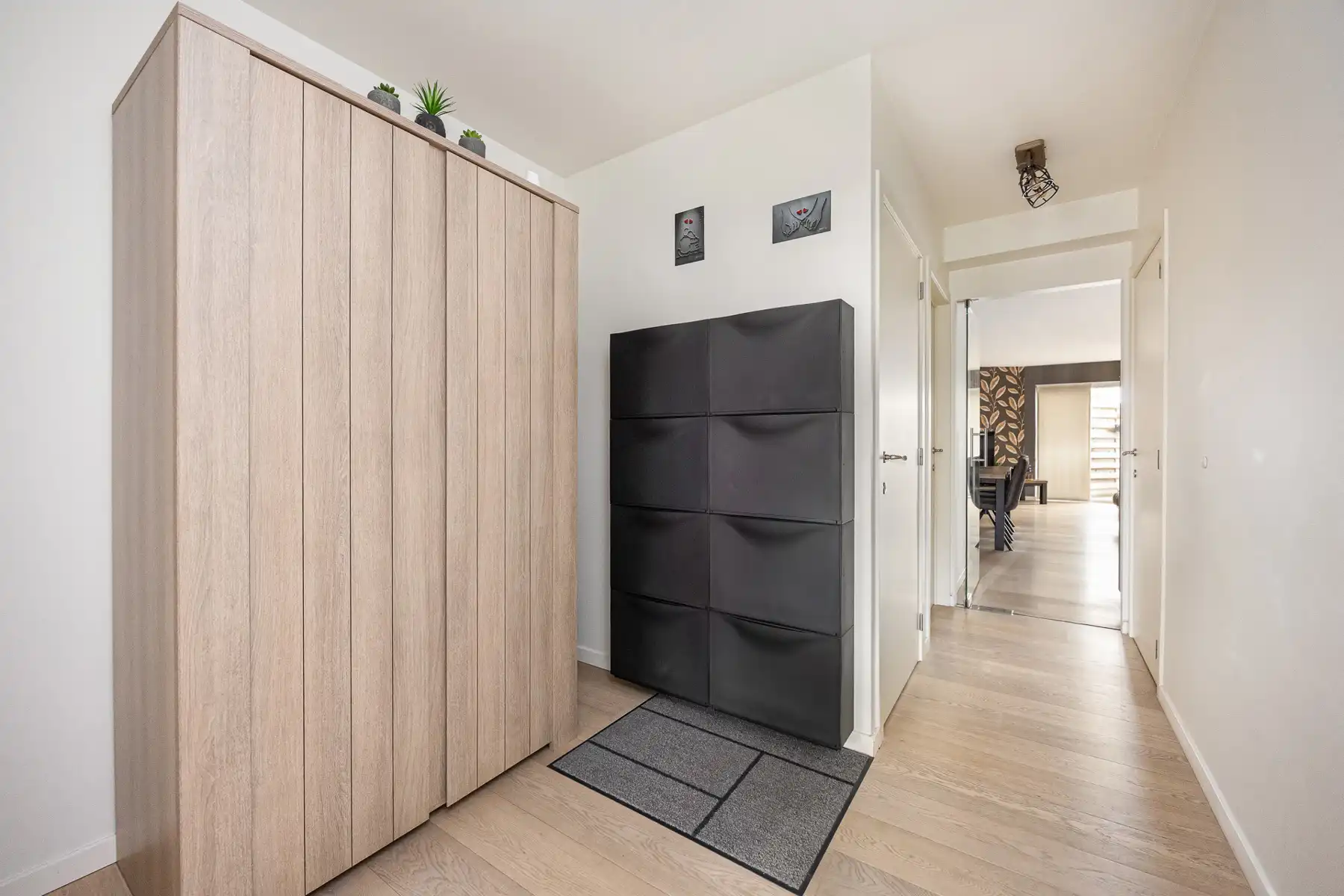 Gelijkvloers appartement met 2 slaapkamers, tuin en autostaanplaats.  foto 3