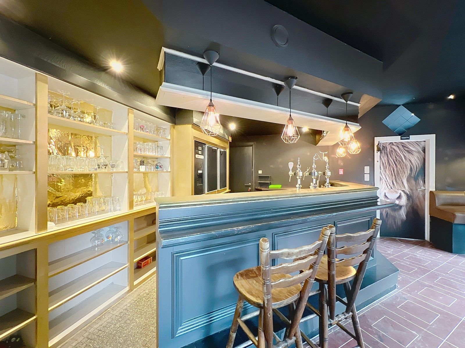 HORECA-pand met WOONST aan secundaire school (VTI & SJI Tielt) én naast het CLB. Dé ideale locatie voor uw (jongeren) café of broodjesbar ! foto 4