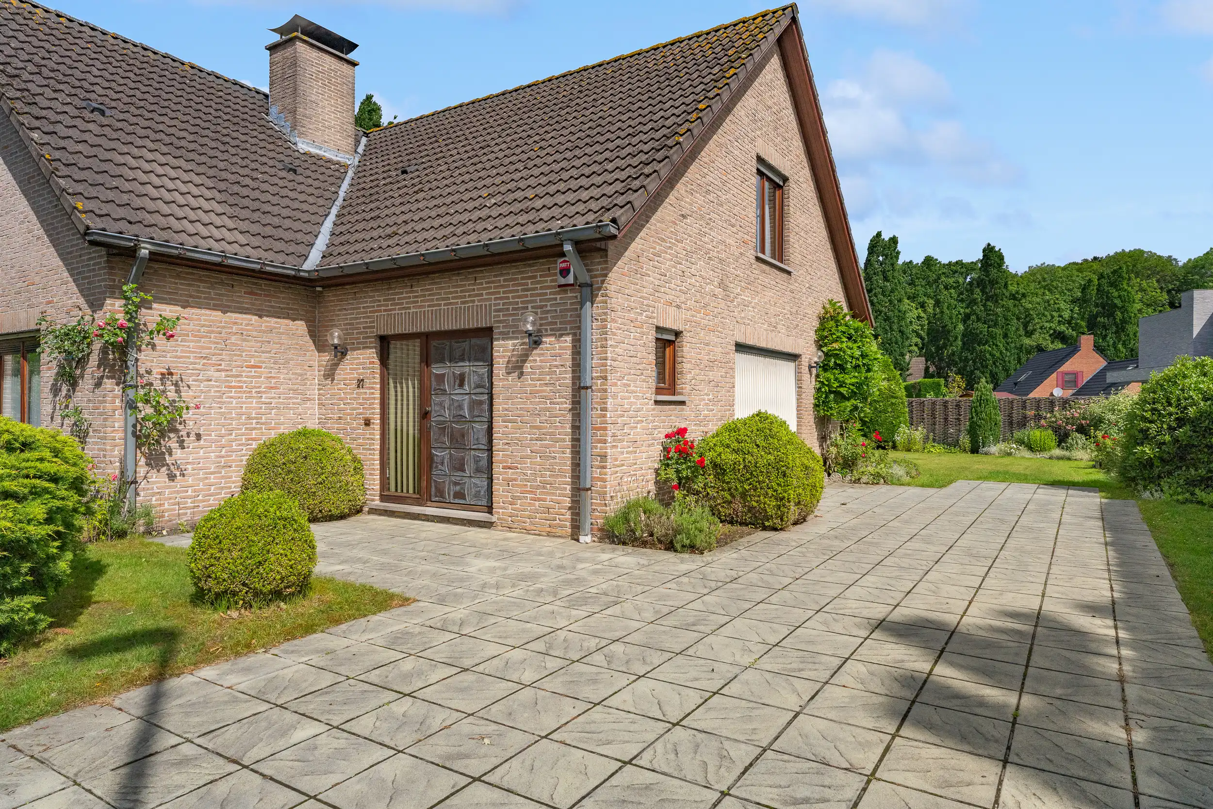 Karaktervolle alleenstaande woning met 4 slaapkamers foto 2
