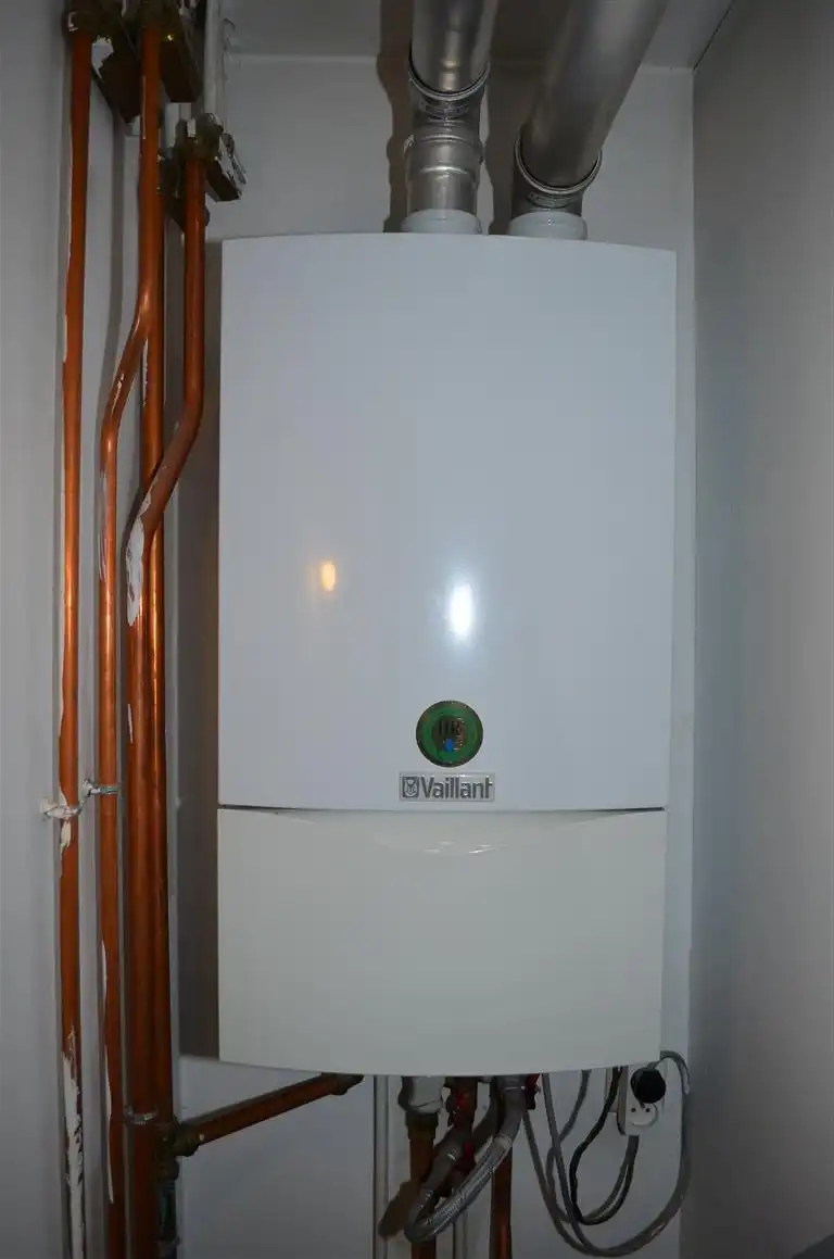 Ruim goed onderhouden appartement met twee slpk's, kelder en autostaanplaats van bouwjaar 2006. foto 14