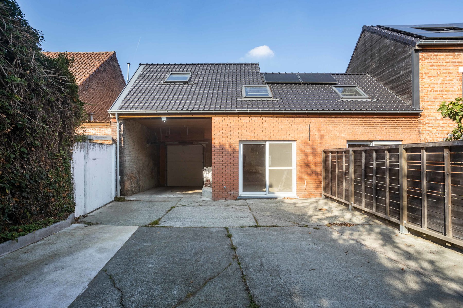 Veelzijdige (dubbele) woning met loods op ruim perceel foto 3