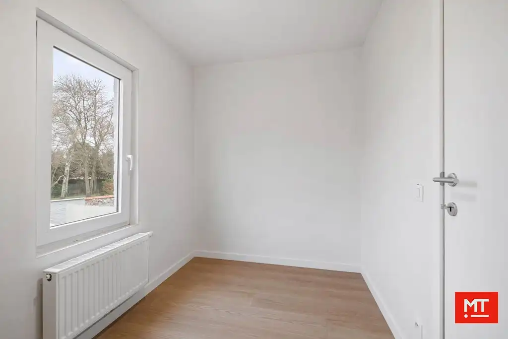 Instapklare halfopen woning met 3 slaapkamers, tuin en uitweg in de dorpskern van Ledegem foto 14