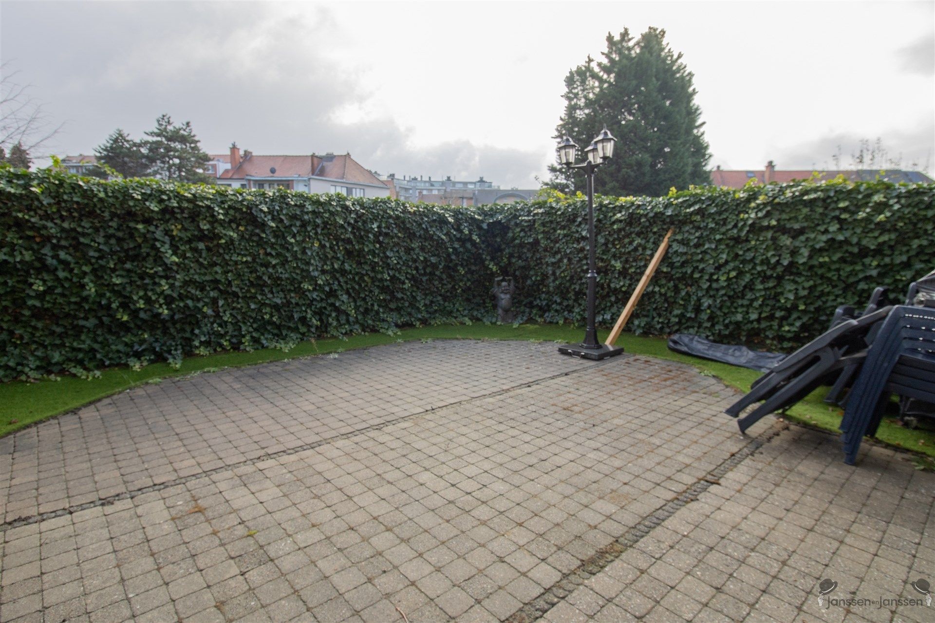 Gelijkvloers appartement van 115 m² met tuin, 2 slaapkamers en een ondergrondse parkeerplaats foto 3