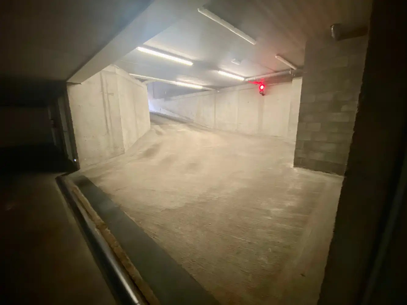 Ondergrondse autostaanplaats foto 4