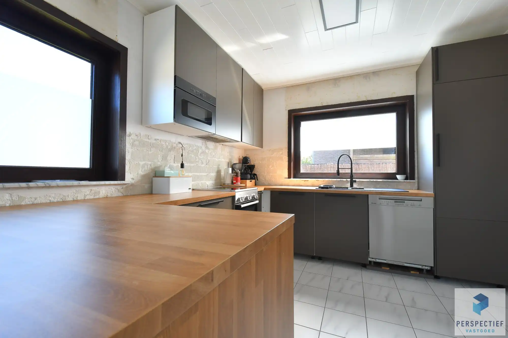 Centraal gelegen ruime woning met 3 slaapkamers - garage en grote tuin op 615 m² foto 14