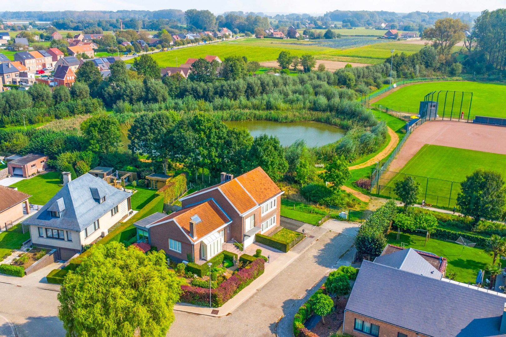 Halfopen bebouwing met 2 slaapkamers, tuin en garage - TOP-ligging en TOP-oriëntatie foto 29