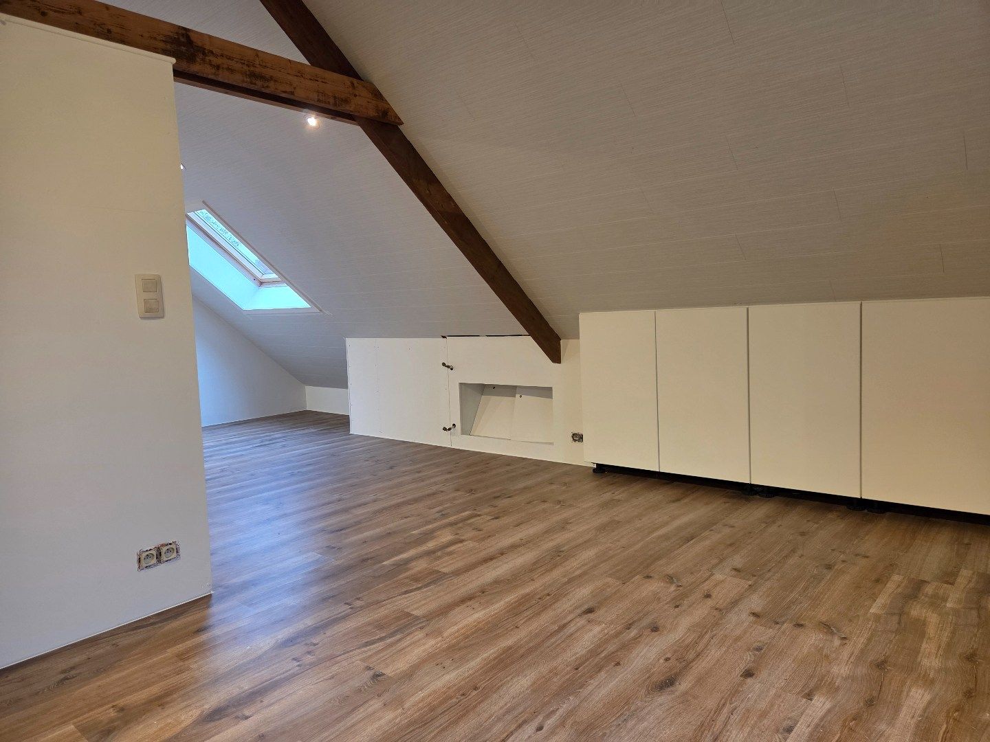 Woning met 3 slpks, schuur met 3 stallen en weiland op 2.288 m² nabij Geel-centrum ! foto 13