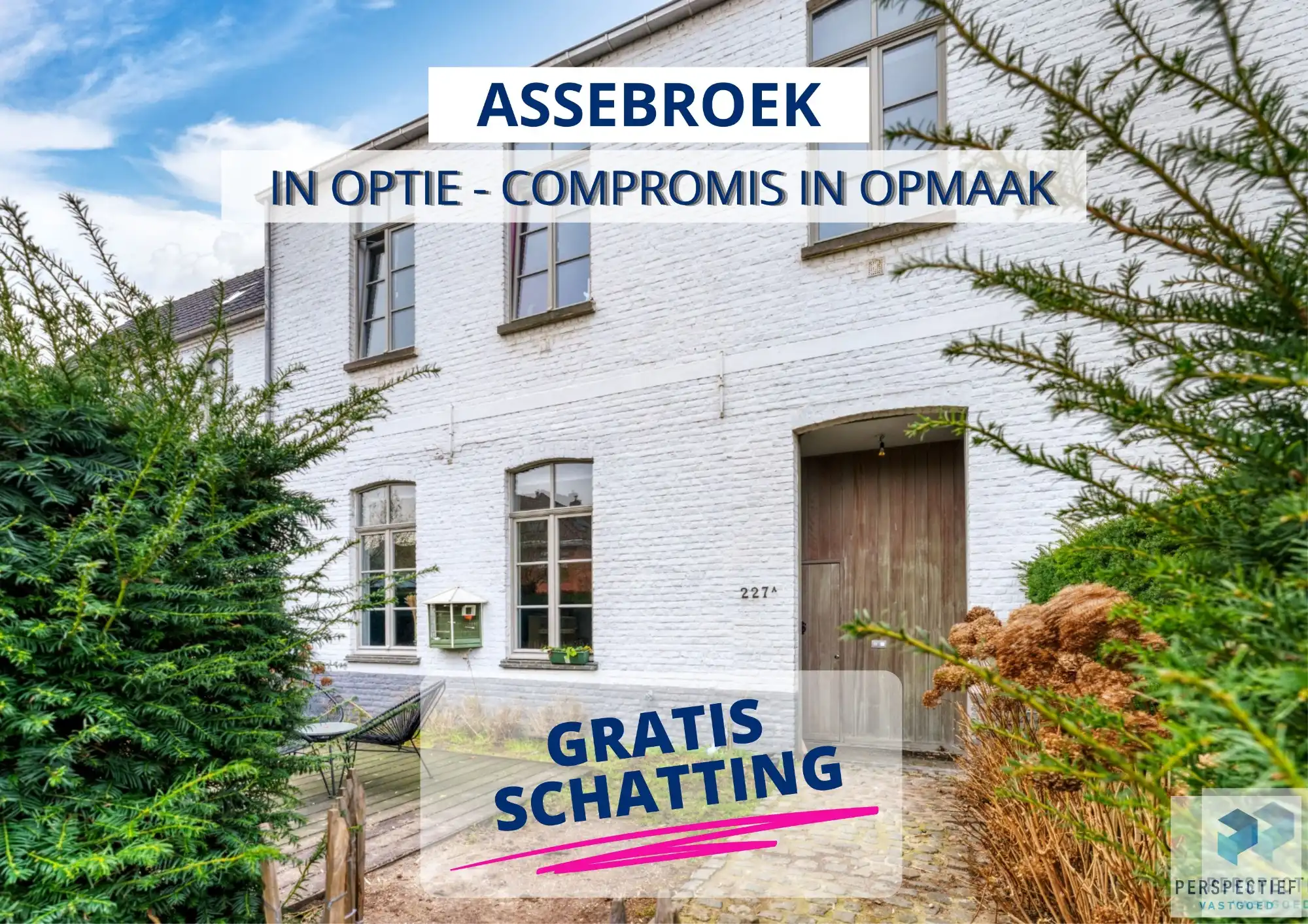 IN OPTIE - COMPROMIS IN OPMAAK | Ruime gerenoveerde woning met tuin & 2 privatieve autostaanplaatsen foto {{pictureIndex}}