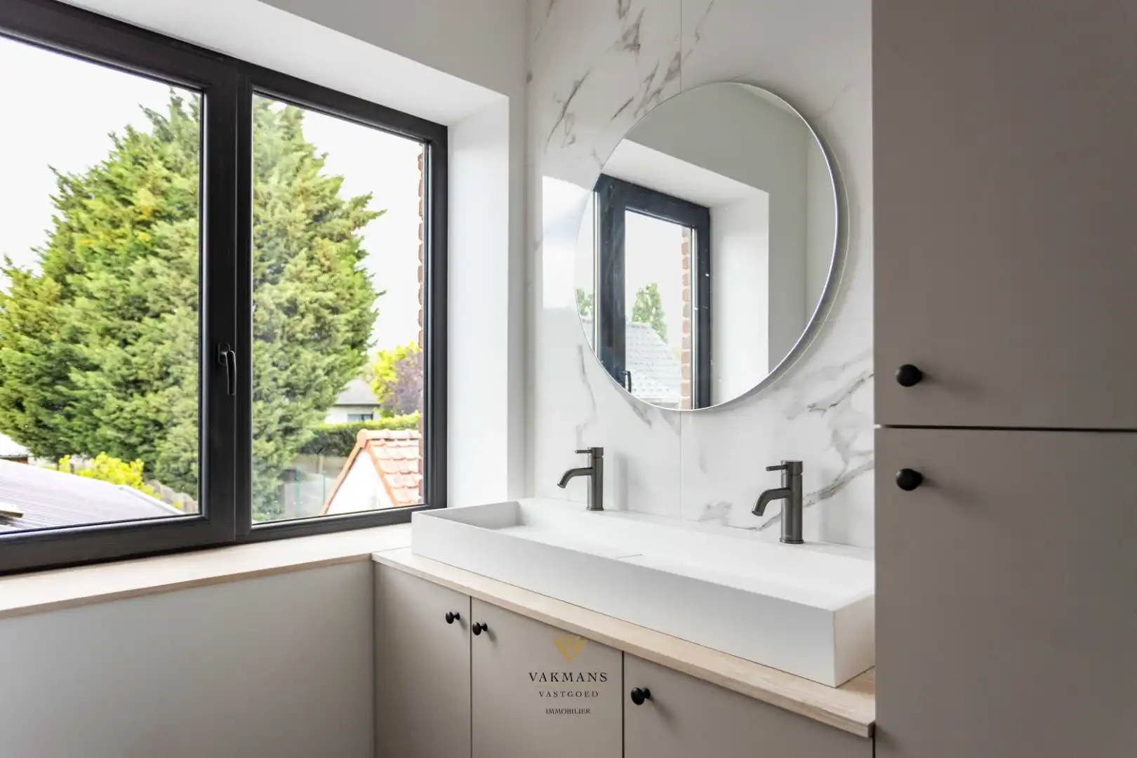 Een vernieuwd huis met 3 slaapkamers en garage foto 25