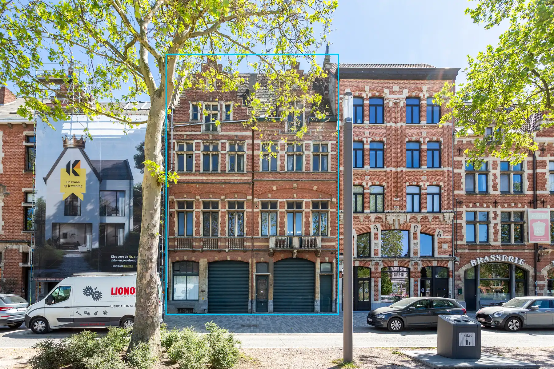 Hoofdfoto van de publicatie: Te renoveren dubbele herenwoning met magazijn op 't Zuid