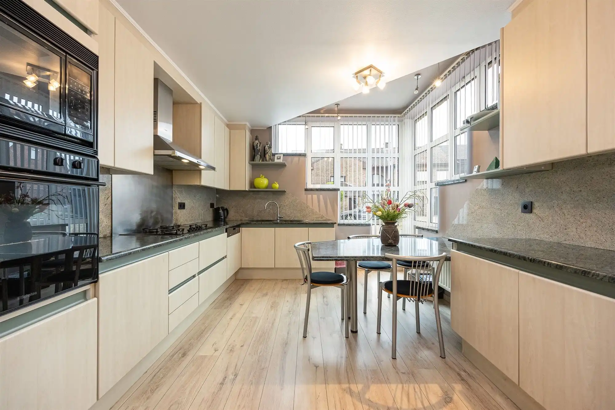 Instapklare woning met 4 slaapkamers en garage foto 5