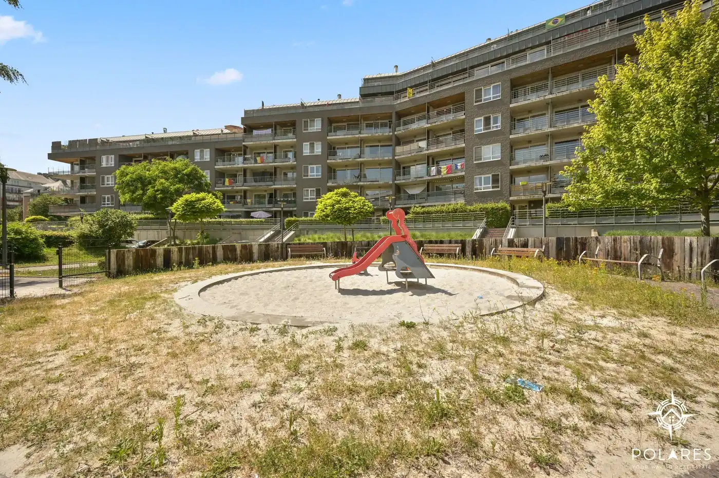 Instapklaar 2-slpk appartement met ruim terras en parkeerplaats foto 19