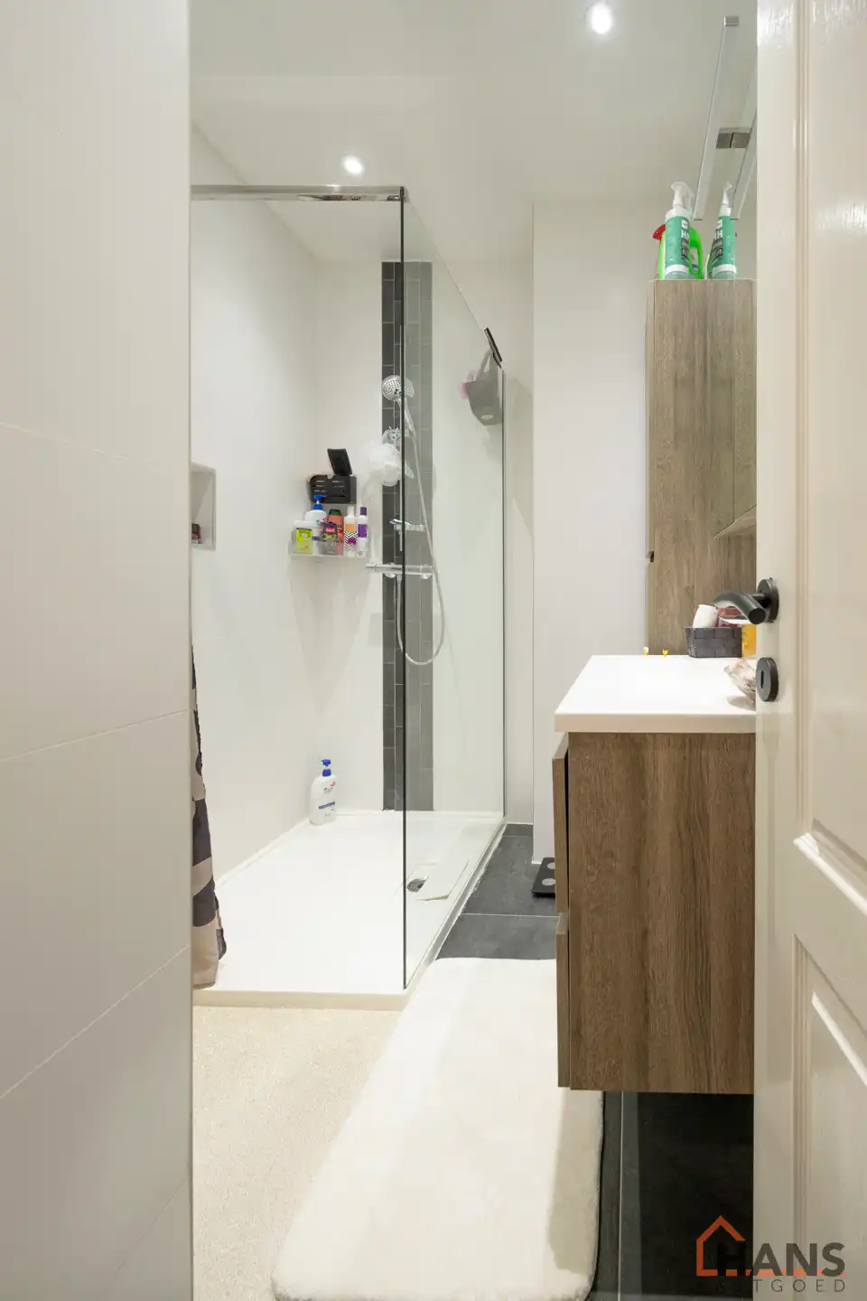 Instapklaar appartement met garage. foto 6