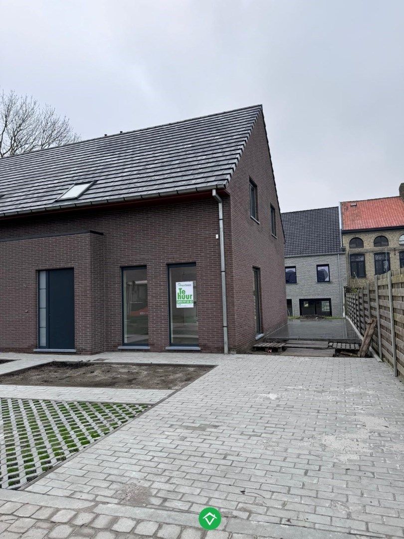 Moderne en lichtrijke nieuwbouwwoning met drie slaapkamers te Handzame (Kortemark) foto 2