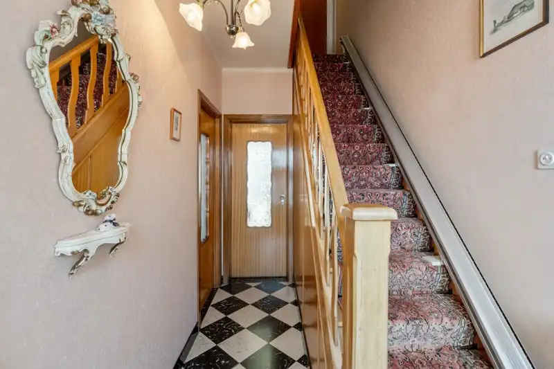 Verzorgde woning met onderhoudsvriendelijke tuin op 2are 55ca en gelegen in het centrum van Kortenaken foto 4