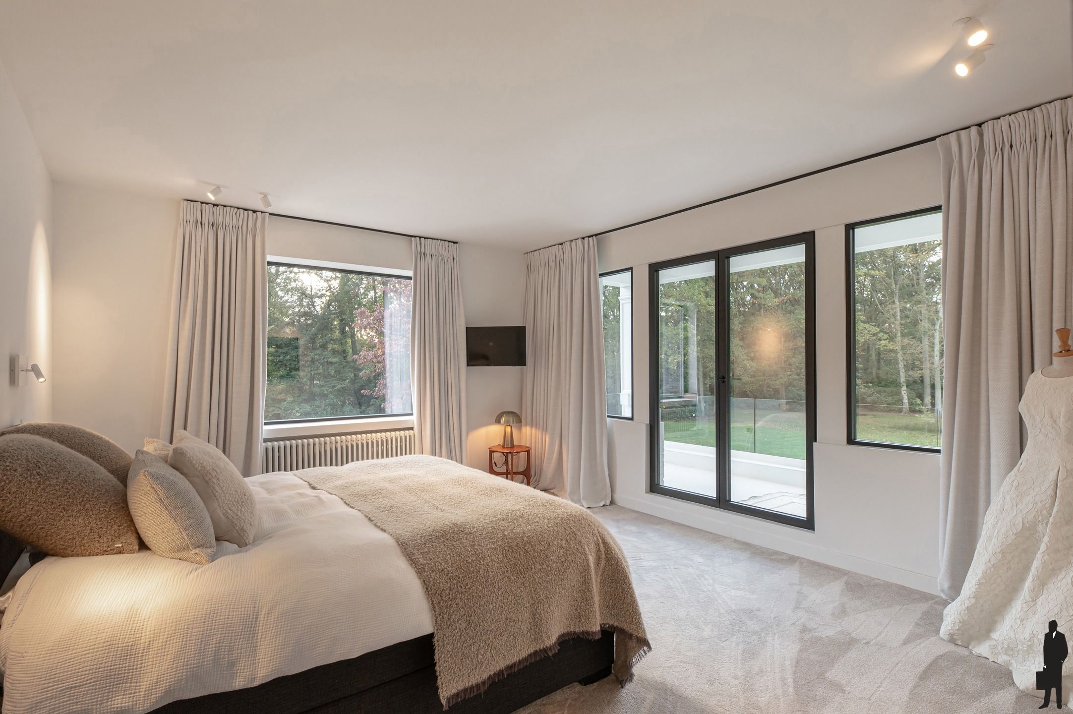 Prachtige recent totaal gerenoveerde villa op ca. 9.568 m² foto 19