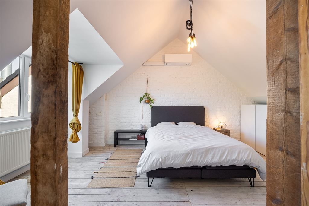 Leuke starterwoning met carport foto 17