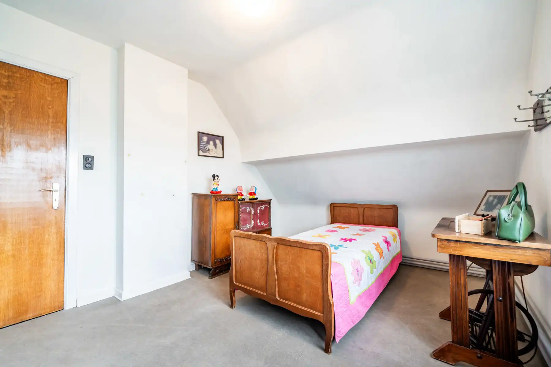 Karaktervolle jaren ’60 gezinswoning met een uitzonderlijk breed perceel (37m) en eindeloos potentieel op een toplocatie in Geel! foto 16