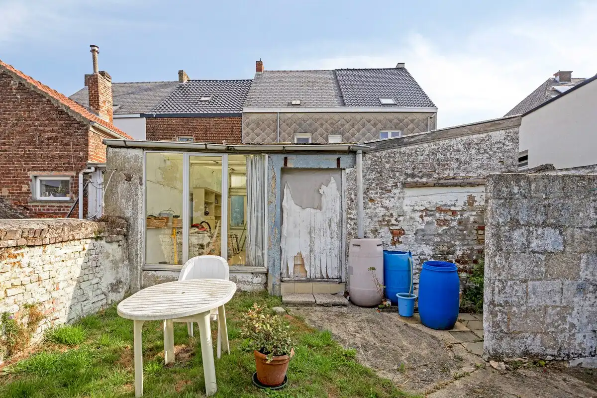 Goedgelegen woning met grote weide foto 14