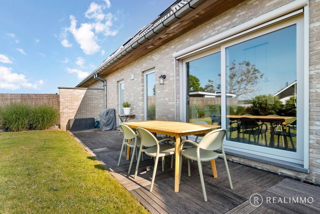 Recente gezinswoning in een rustige wijk! foto 3