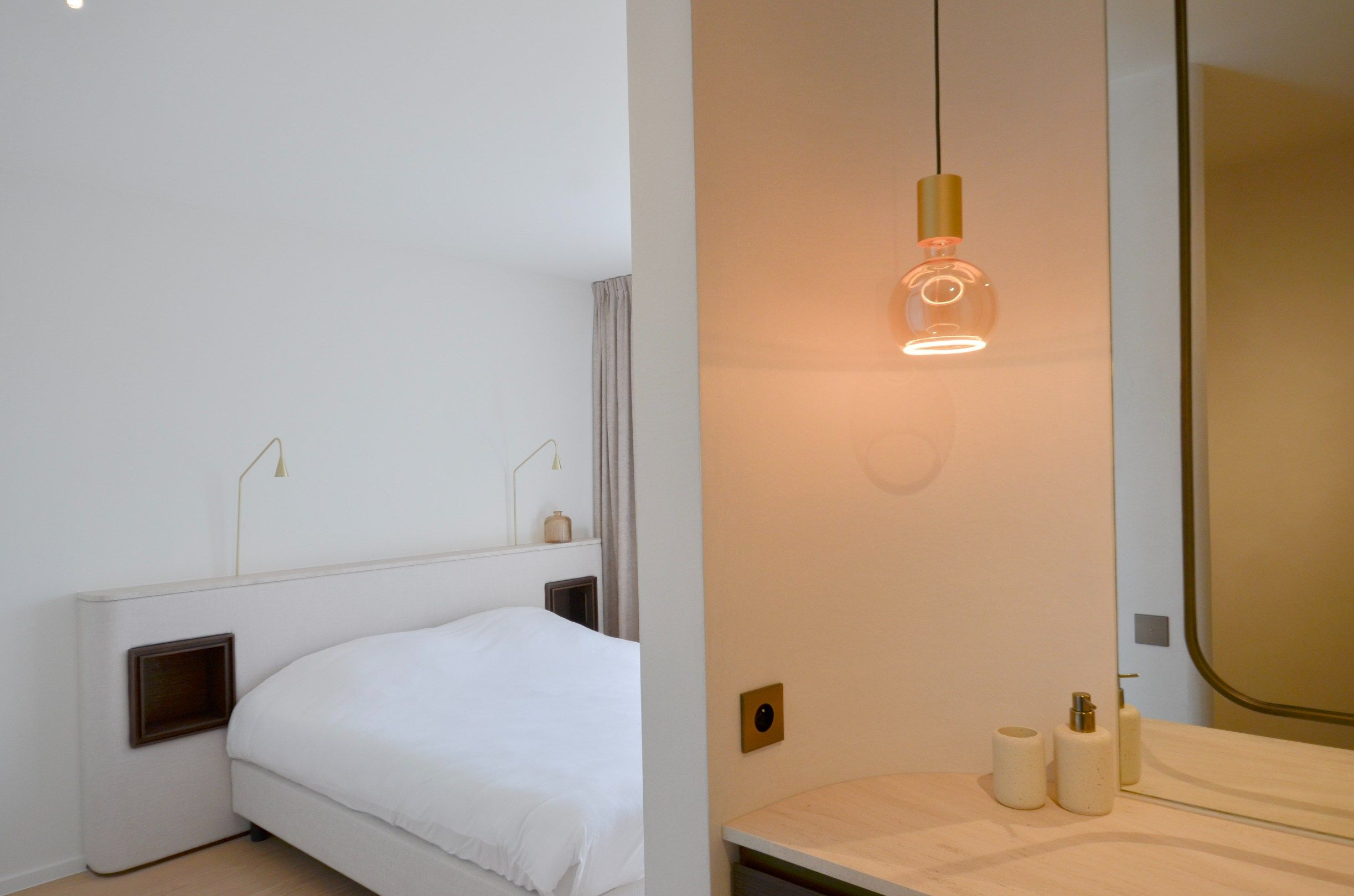 Uitzonderlijk gerenoveerd appartement met frontaal zeezicht in het Zoute. foto 29