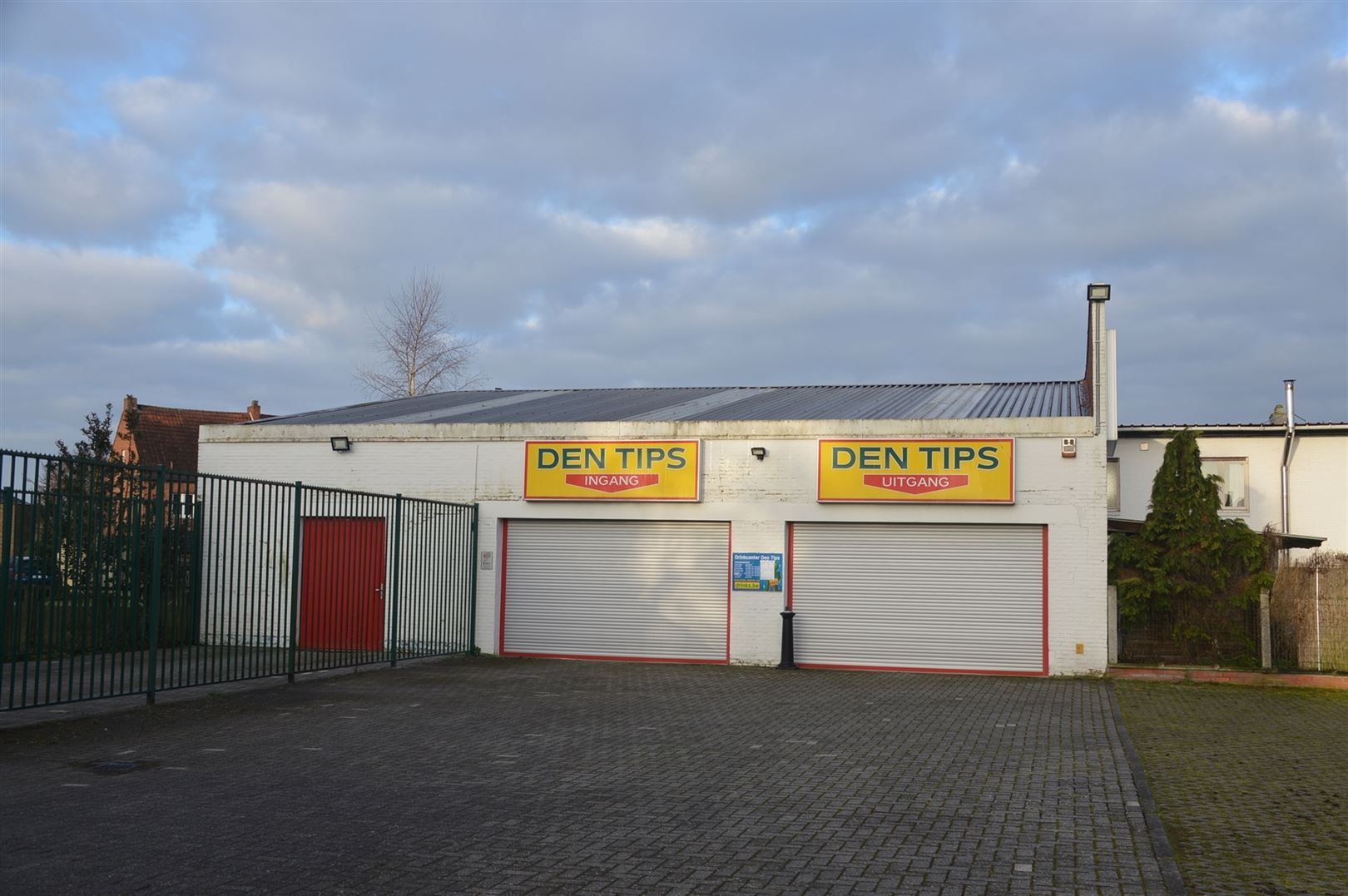 Bedrijfsgebouw foto 2