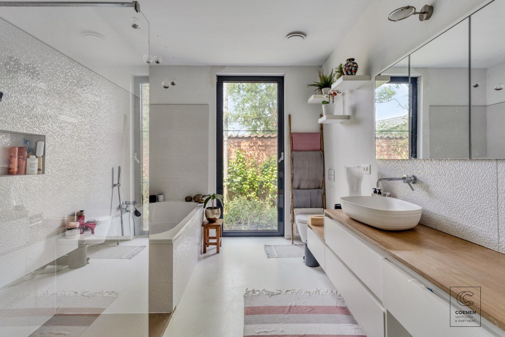 Prachtig, instapklare laagbouwwoning met 4 slaapkamer op een perceel van 995 m²! foto 10