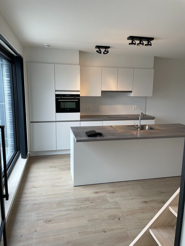 Mooi recent duplex appartement te huur met 3 slaapkamers. foto 6