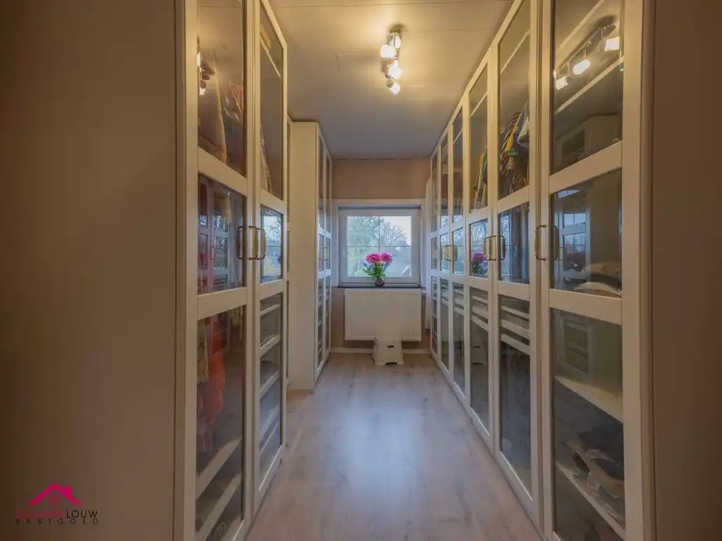 Gezellige en instapklare, half vrijstaande woning met veranda foto 24