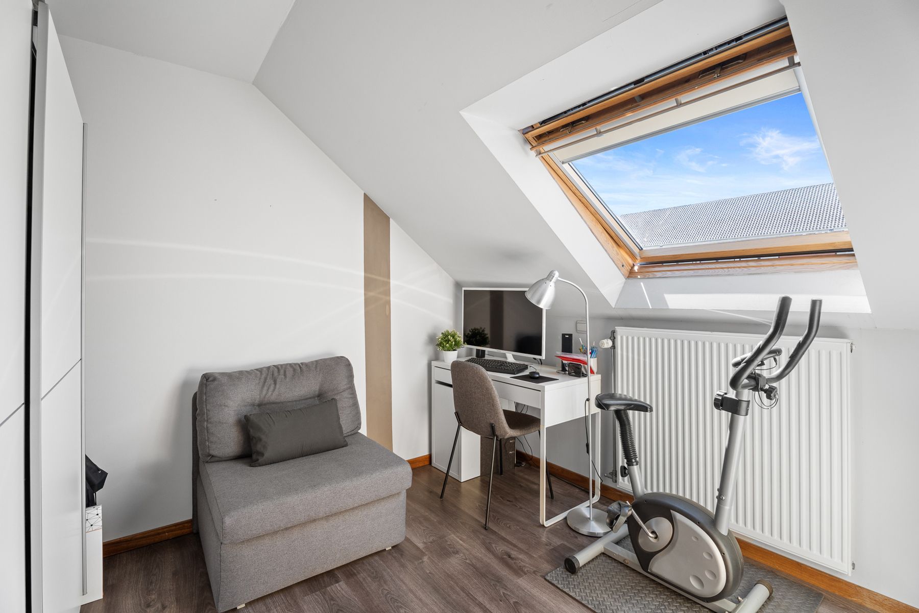 Instapklaar en lichtrijk appartement in hartje Deinze foto 14