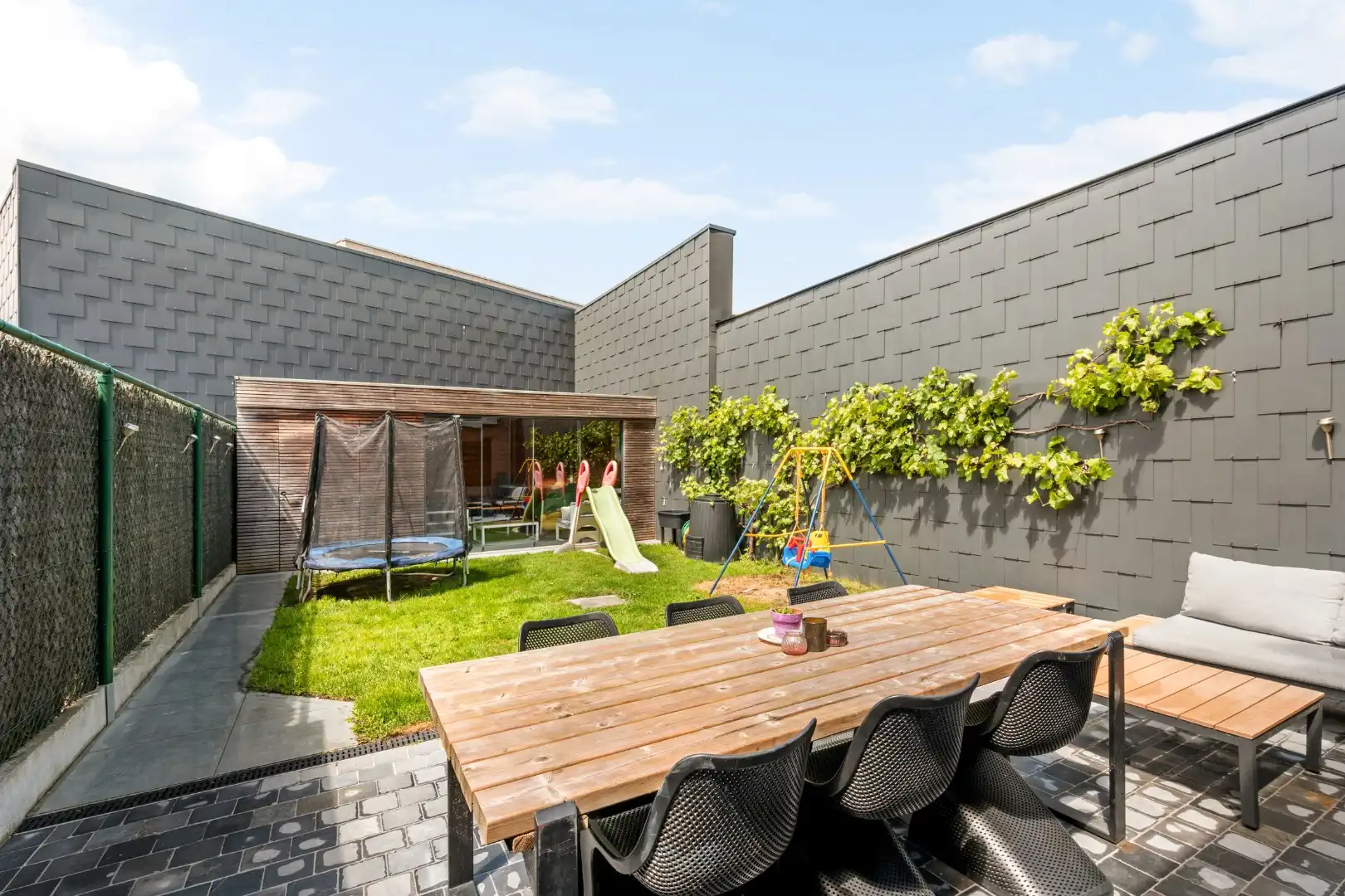 Instapklare woning met 3 slaapkamers, oprit voor 2 wagens en garage op rustige locatie in Beselare foto 9