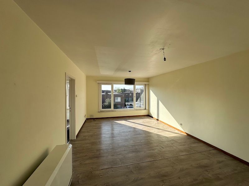 🏡 TE HUUR: Ruim appartement met 3 slaapkamers & garage in Wondelgem! 🚗 foto 2