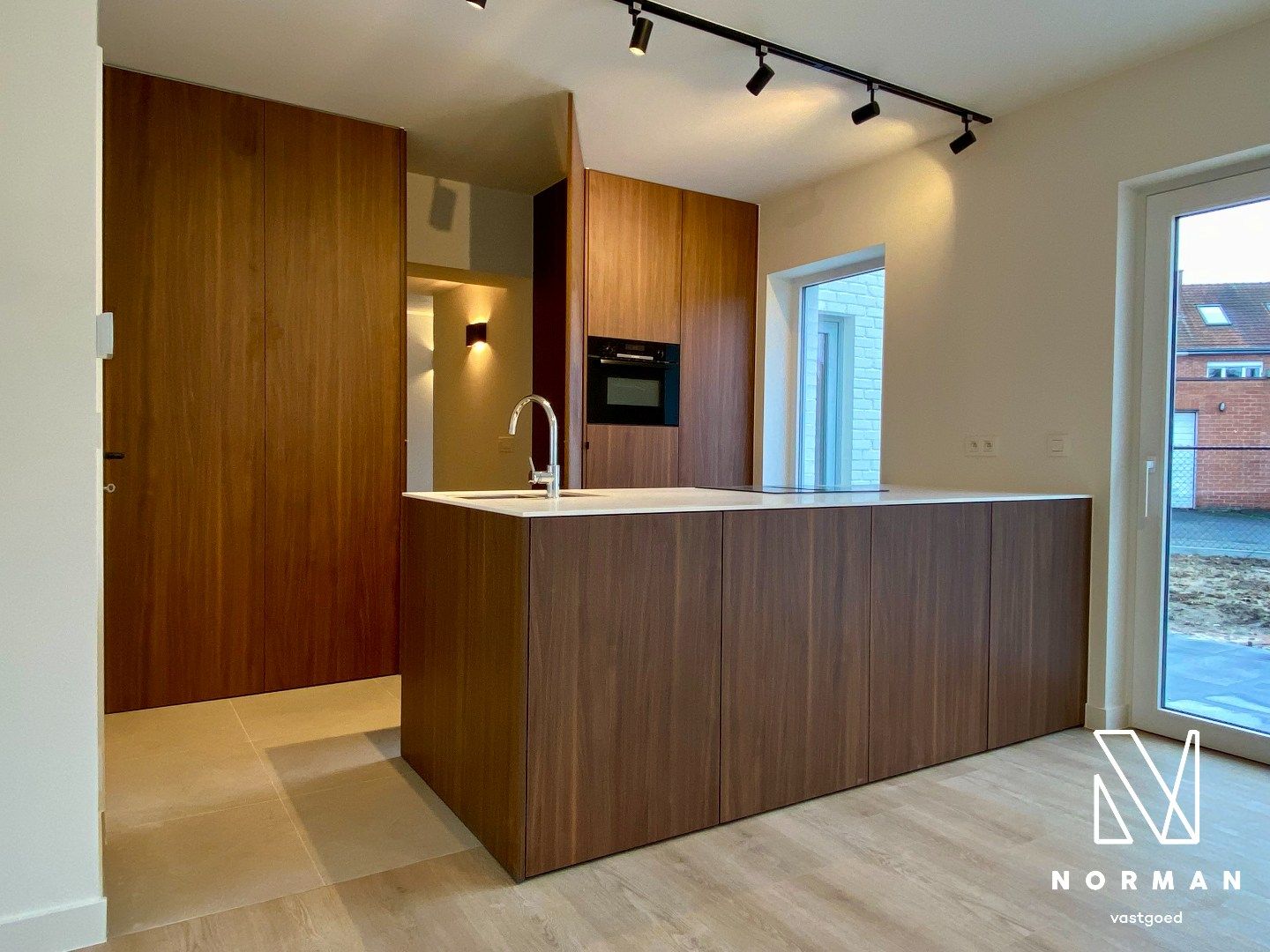 Hedendaags gerenoveerde woning met tuin, garage en 3 slks. foto 4