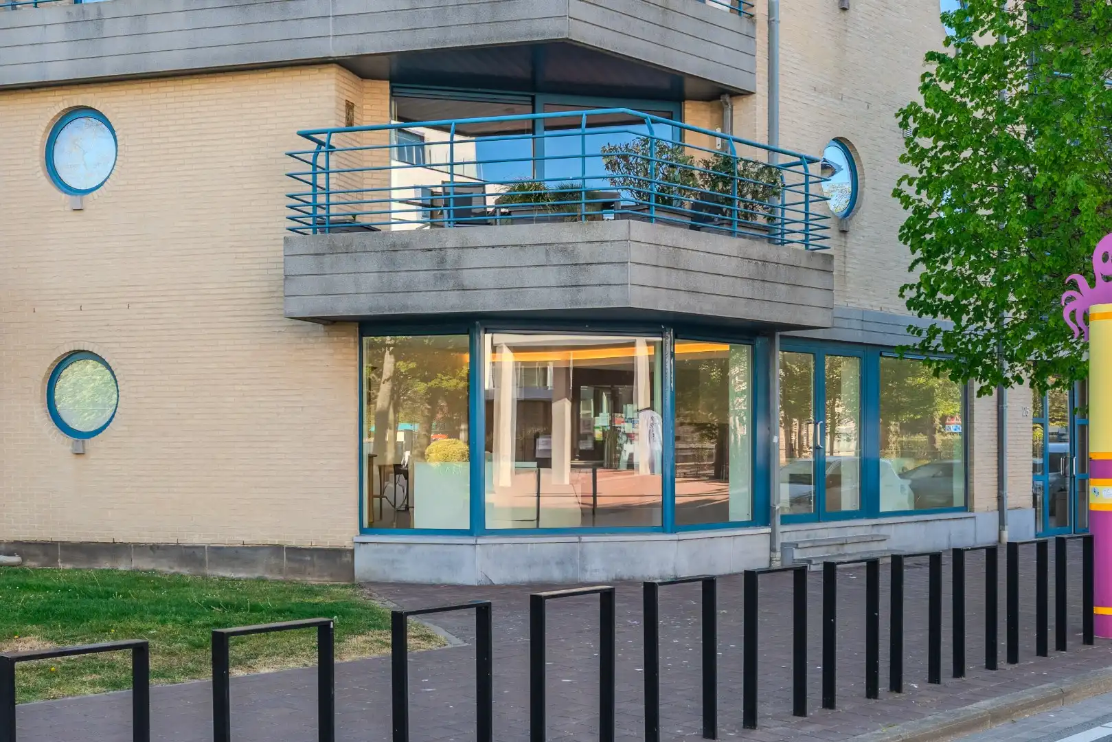 Stijlvol en instapklaar kantoor met uitstekende visibiliteit foto 22