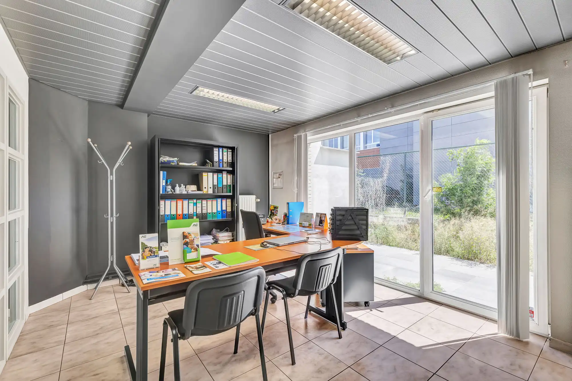 Commercieel gelijkvloers met ruim appartement foto 8