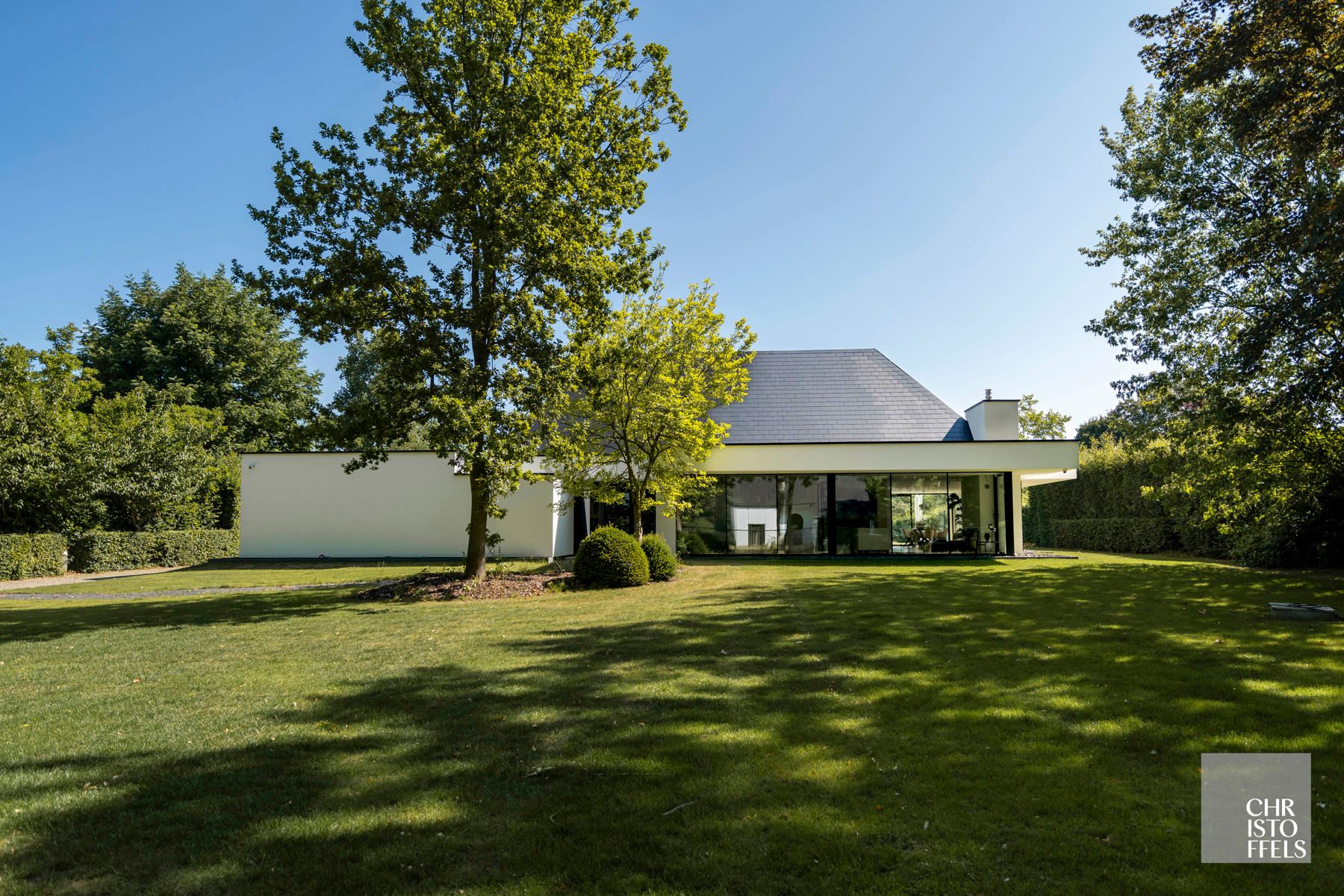 High-end gerenoveerde eigentijdse villa op een perceel van 4.379m² te Hasselt! foto 35