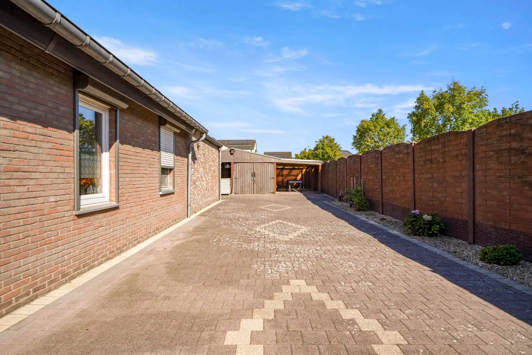 Gelijkvloerse woning met 4 slaapkamers en zonnepanelen  foto 4