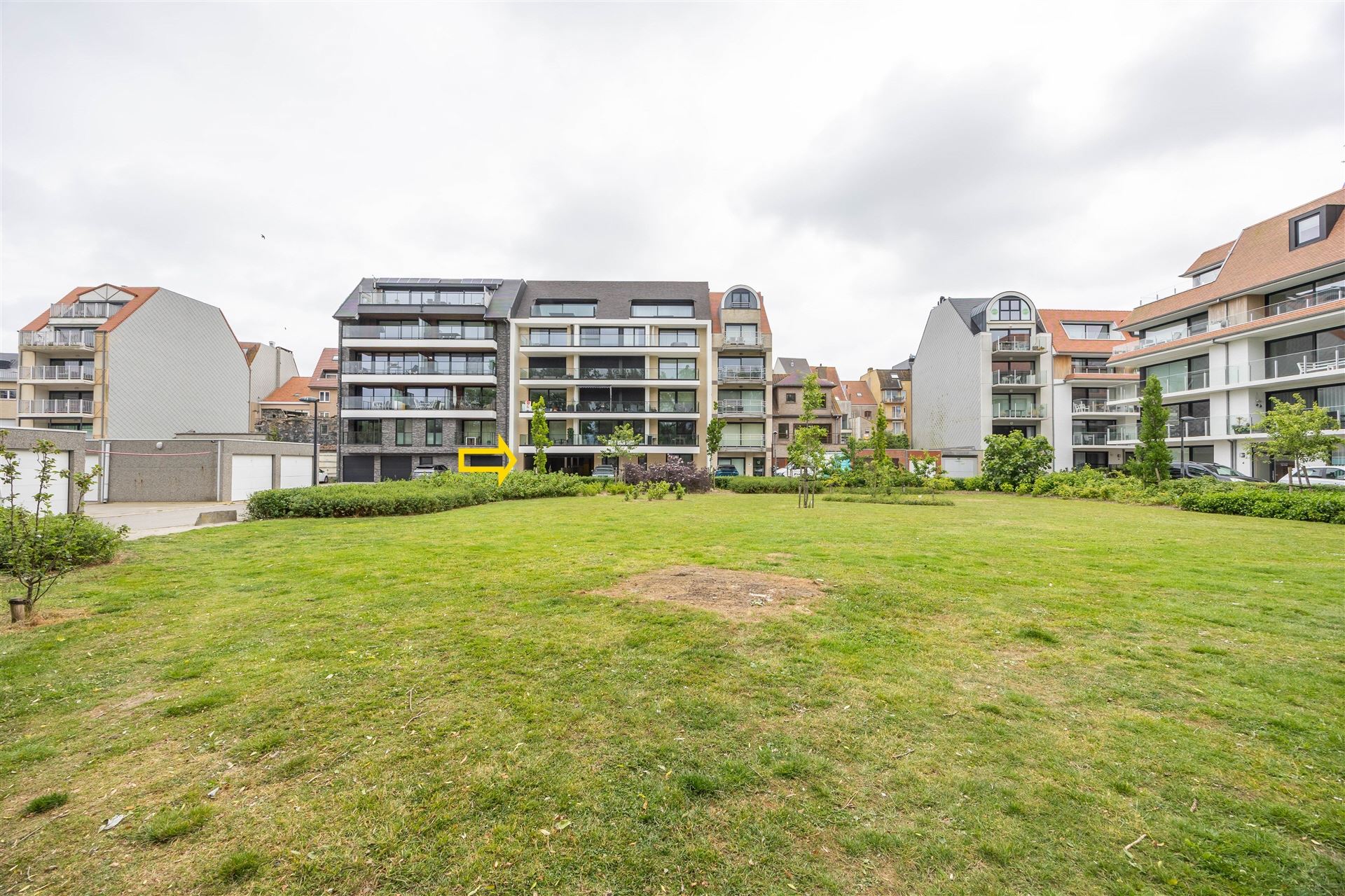 Autostaanplaats foto {{pictureIndex}}