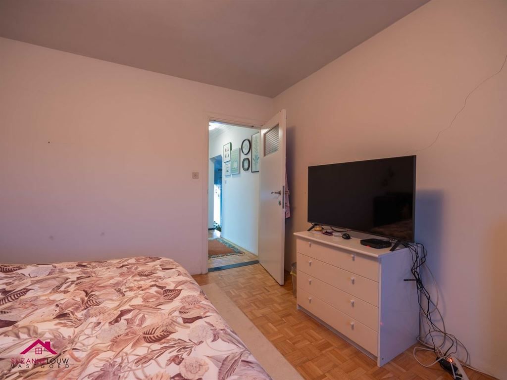 Goed onderhouden, op te frissen woning foto 33