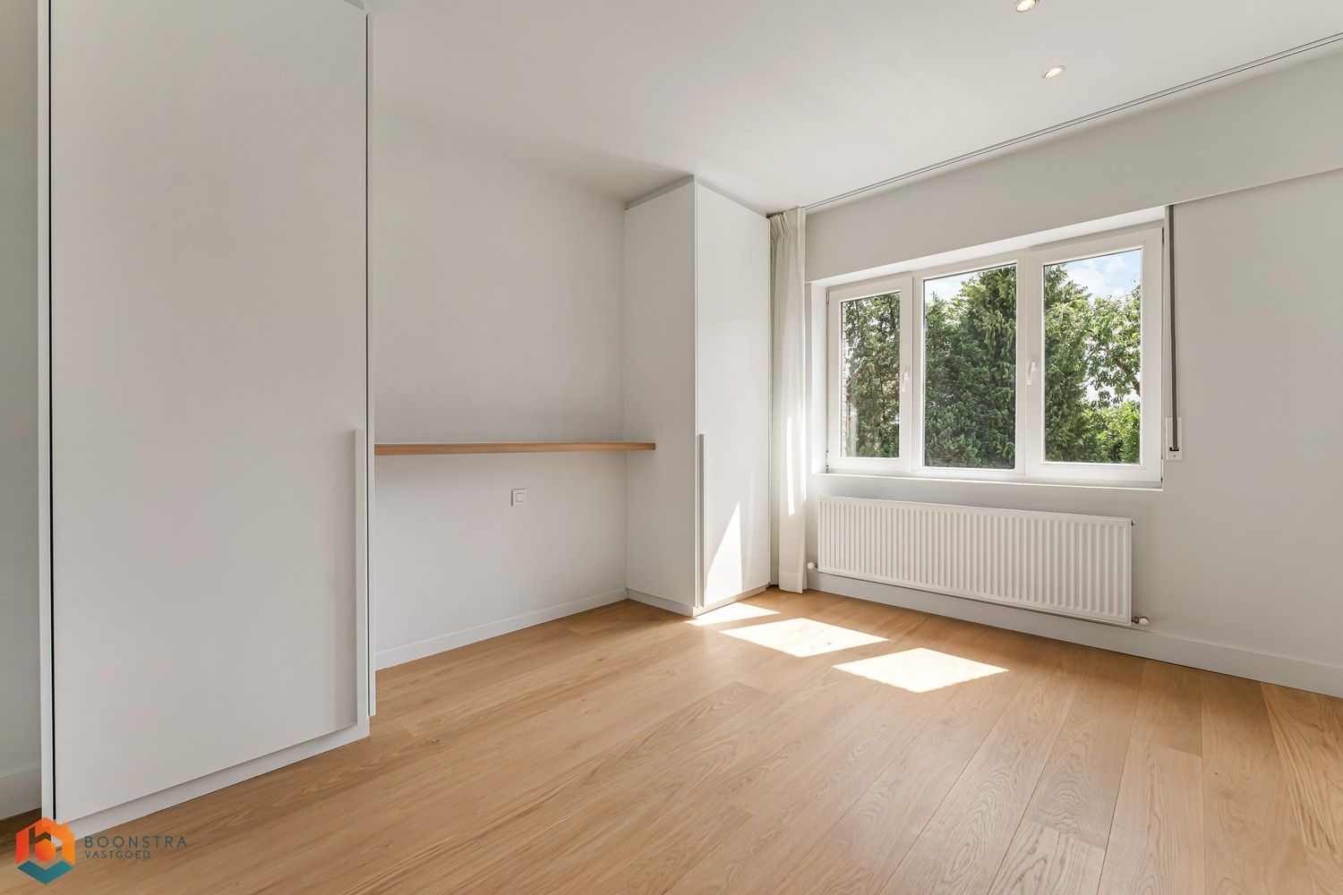 Prachtig gerenoveerde woning met 3 slpkrs foto 15