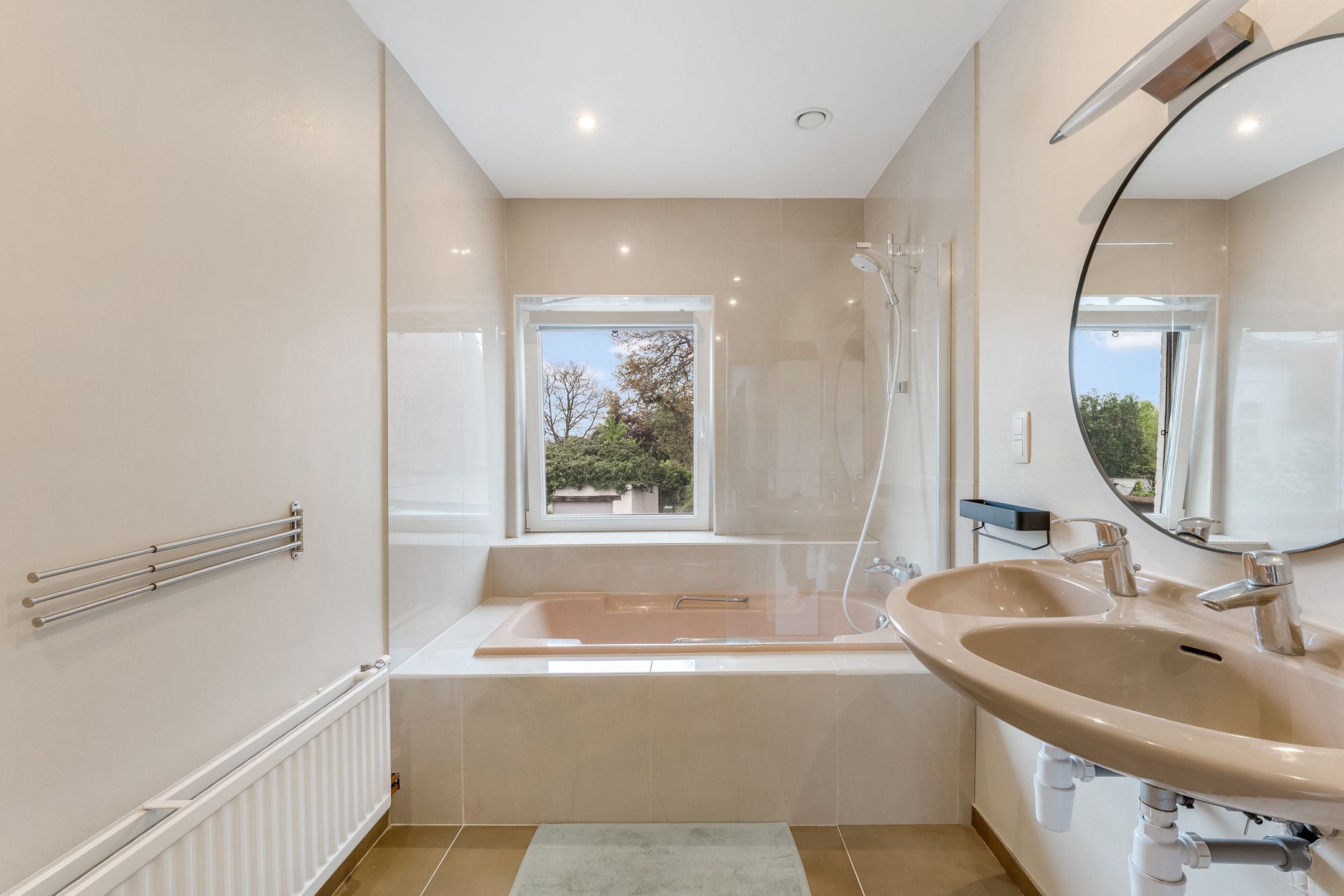Instapklare woning met werkplaats te Vroenhoven foto 13