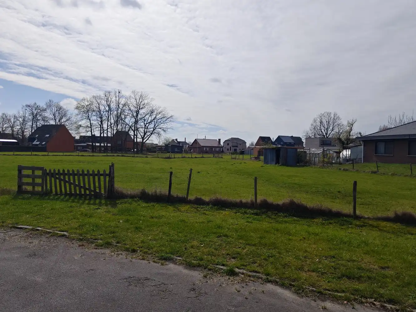 Uitstekend gelegen bouwperceel (HOB) op 6a42ca foto {{pictureIndex}}