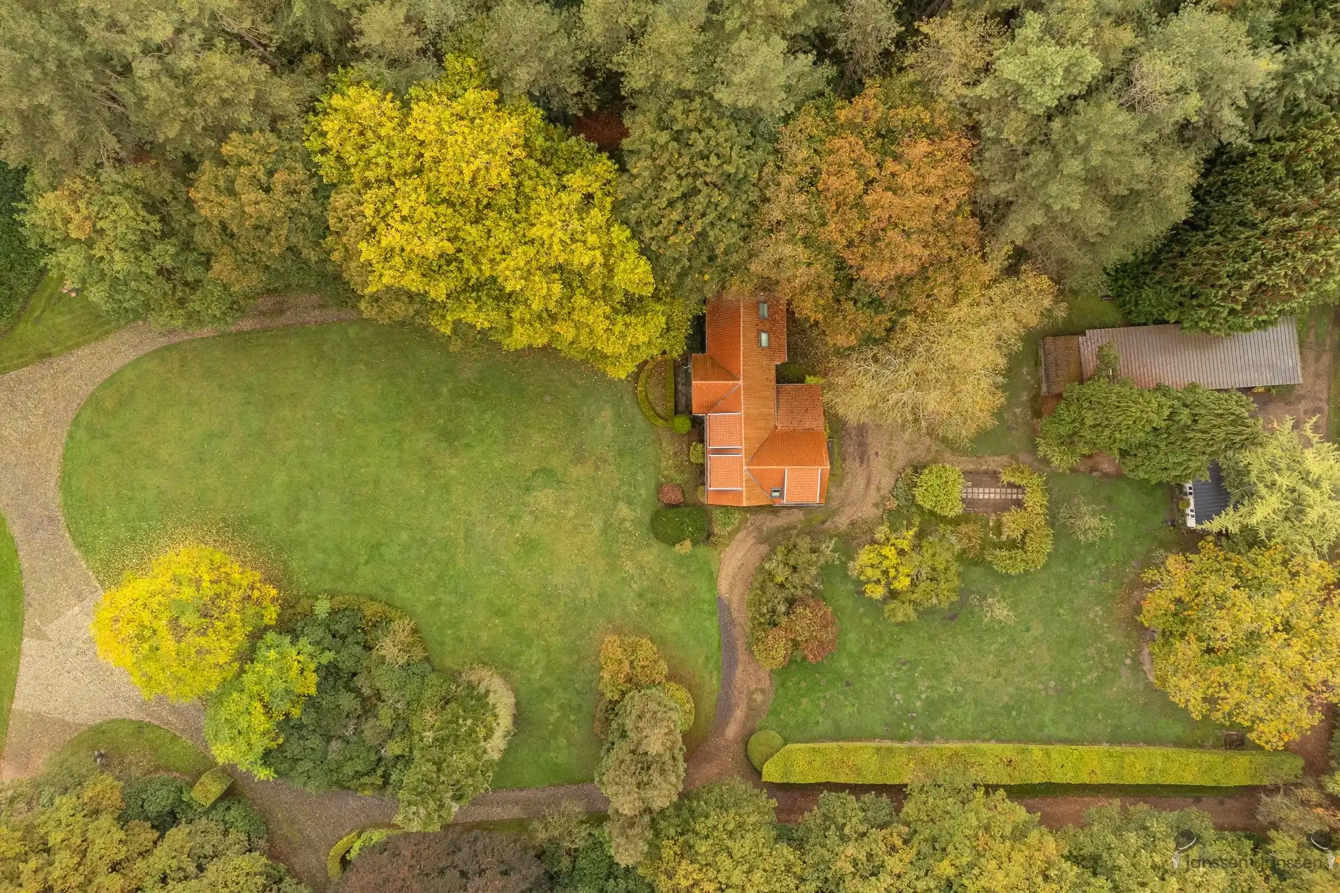 domein van ca.20 ha met 2 woningen foto 13